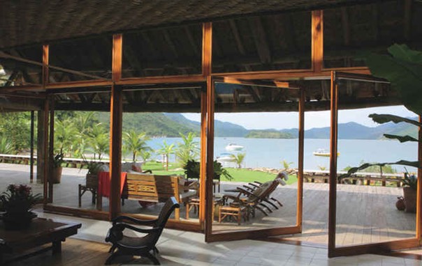 Twilight-Breaking-Dawn-honeymoon-house-view-thru-windows